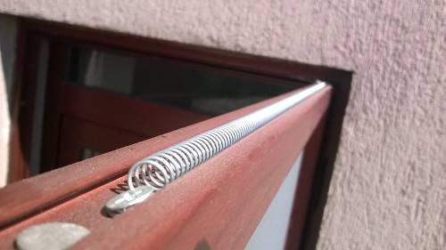 Plasa insecte pentru usa model NUOVA sistem retractabil cu arc